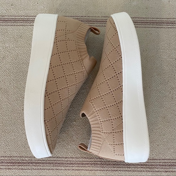 NEW Bequilt STEVE MADDEN Blush Quilt Sneakers - Picture 2 of 7